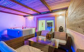 Alena Apartment With Jacuzzi